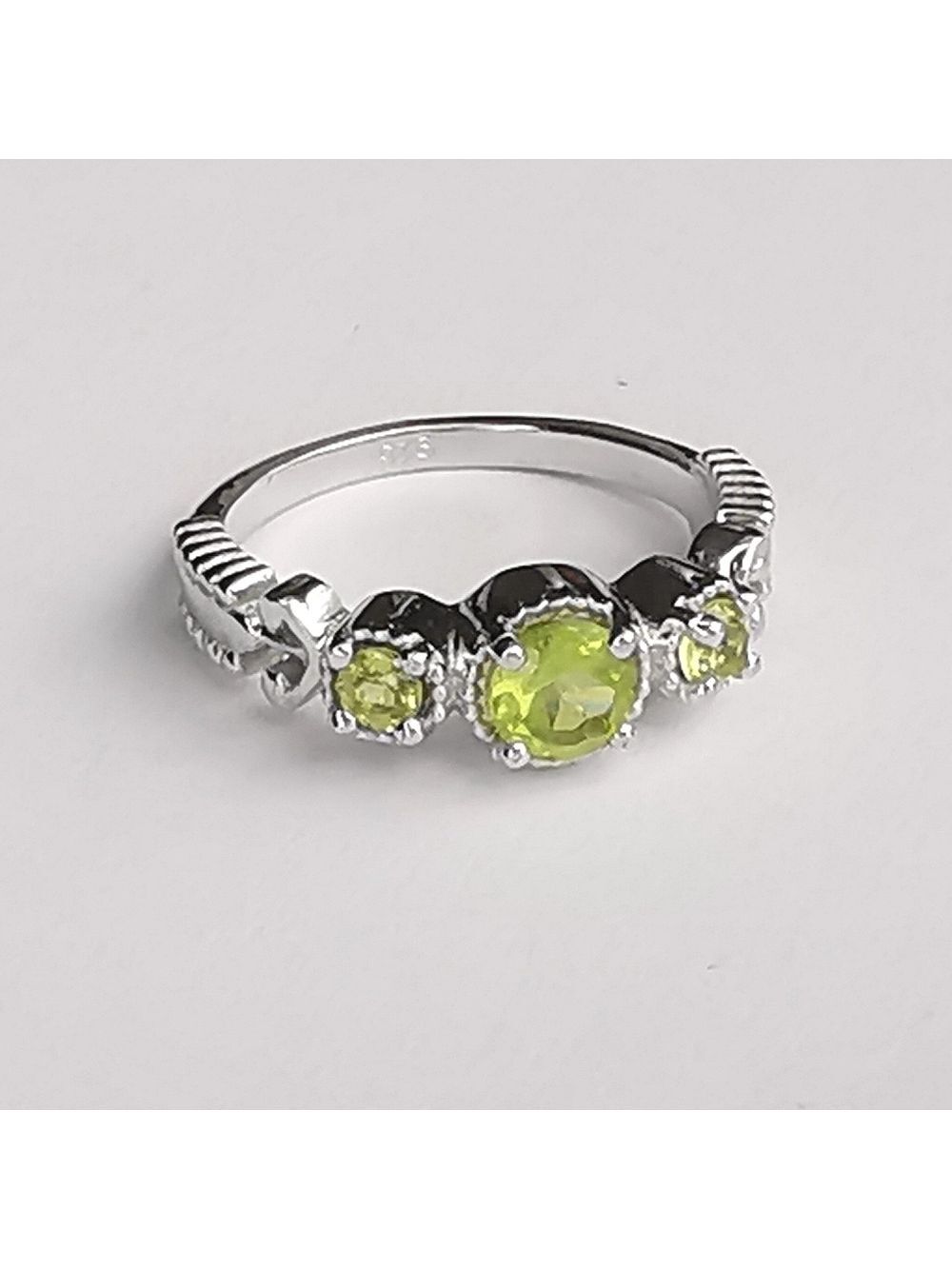 Apple Green Peridot 3 gemstone ring  sterling silver size 7 🆕